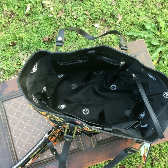 Alice Through the Looking Glass Handbag - Picture 8 of 8